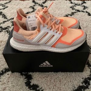 Women 8.5 Adidas Ultraboost